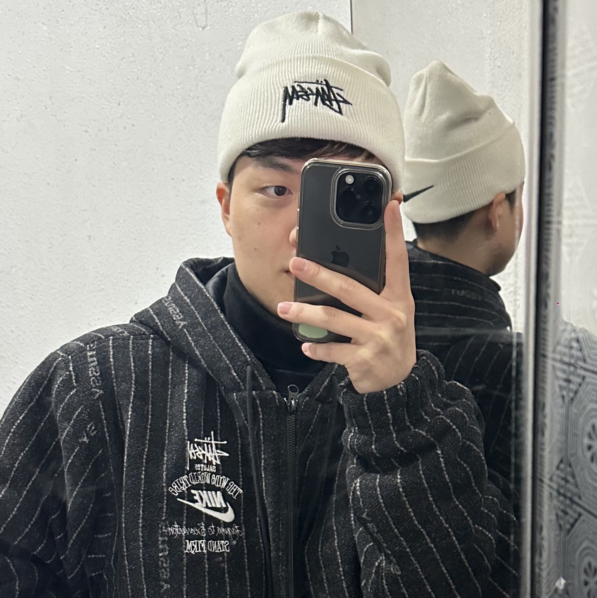 Nike x Stussy NRG Striped Wool Jacket Black (DR4023-010), Nike x Stussy Cuff Beanie White 착용 스타일