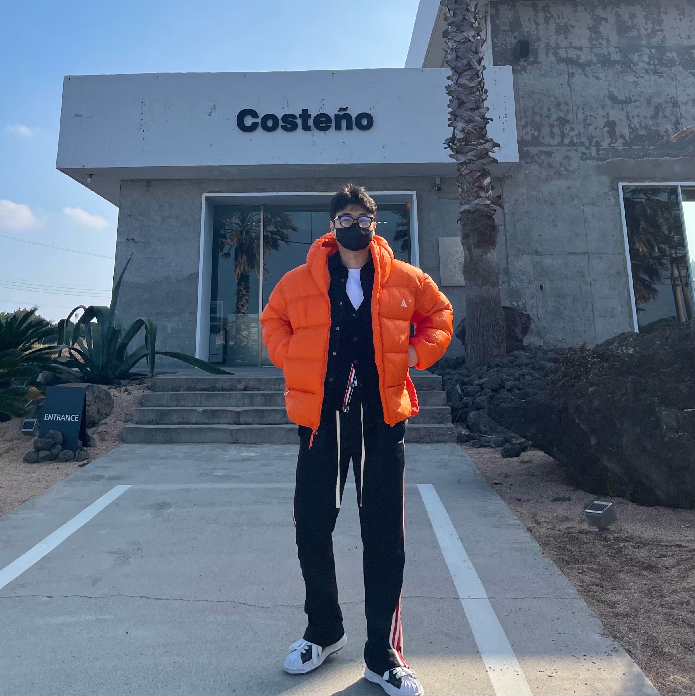 Wooyoungmi Cotton Back Logo Shirt Black - 22FW, Maison Mihara Yasuhiro Blakey OG Sole Leather Low-top Sneakers Black 착용 스타일 - 4