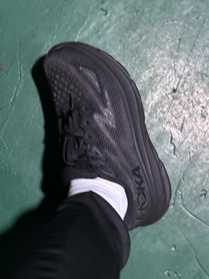 Hoka Clifton 9 Wide Black - 24SS 착용 스타일 - 2