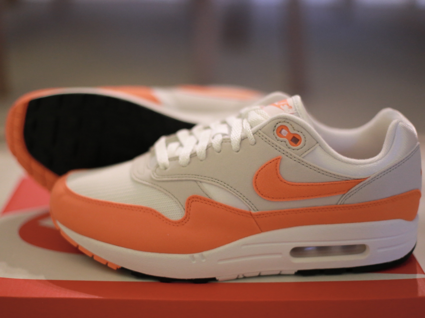 (W) Nike Air Max 1 '87 Safety Orange 착용 스타일 - 4