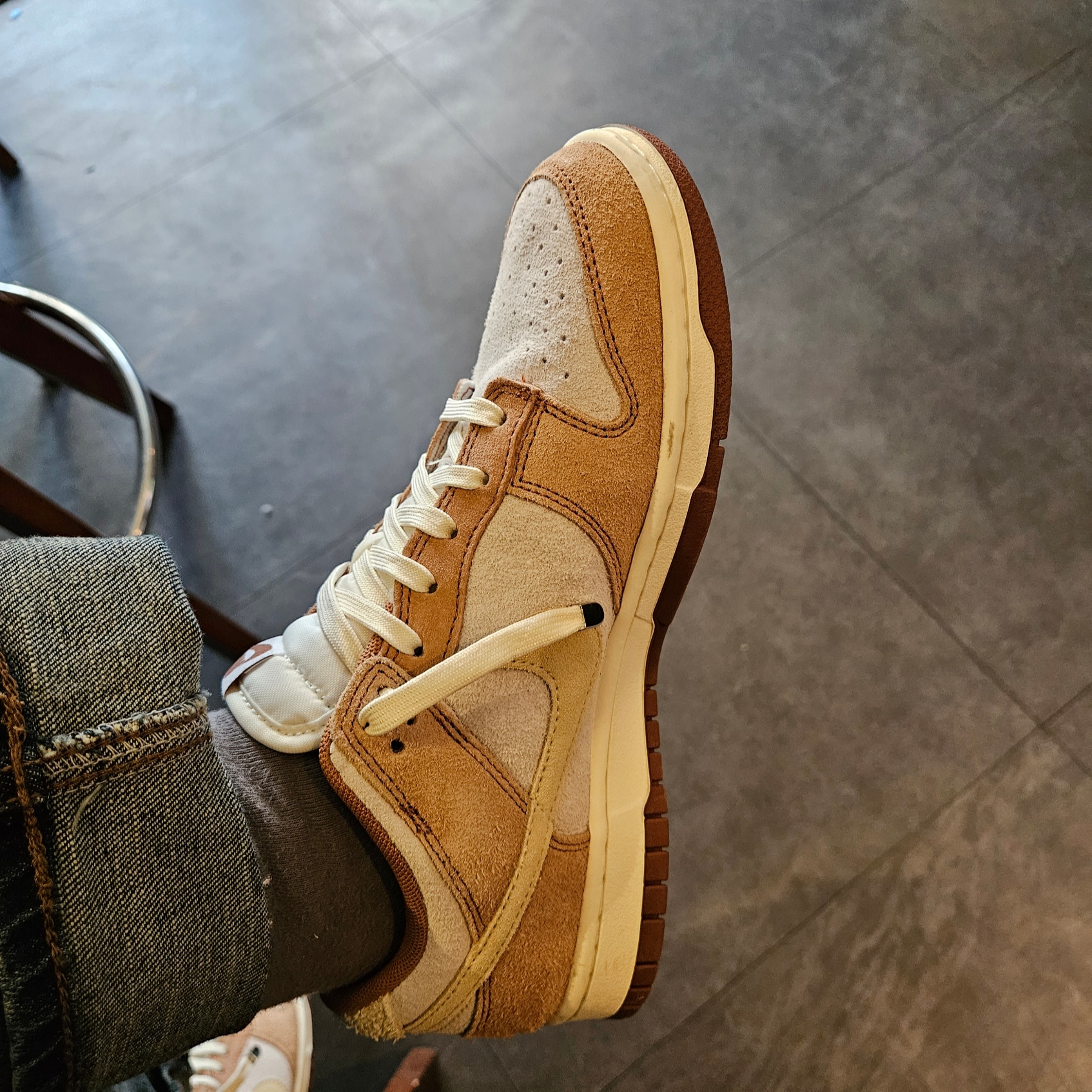 Nike Dunk Low Pro Premium Medium Curry 착용 스타일 - 2