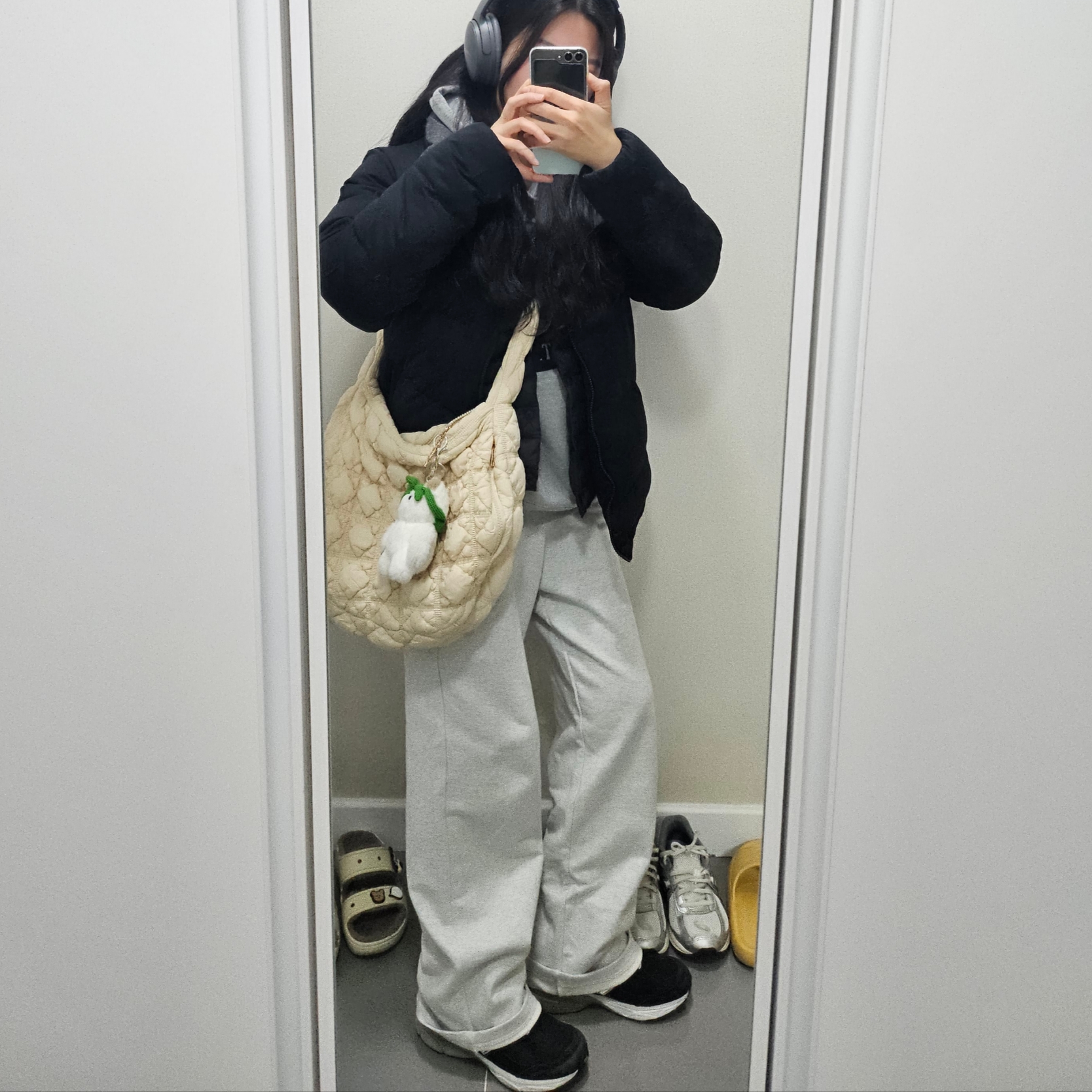 BOSE QC45 Eclipse Grey (Korean Ver.), New Balance 990v3 Black 착용 스타일