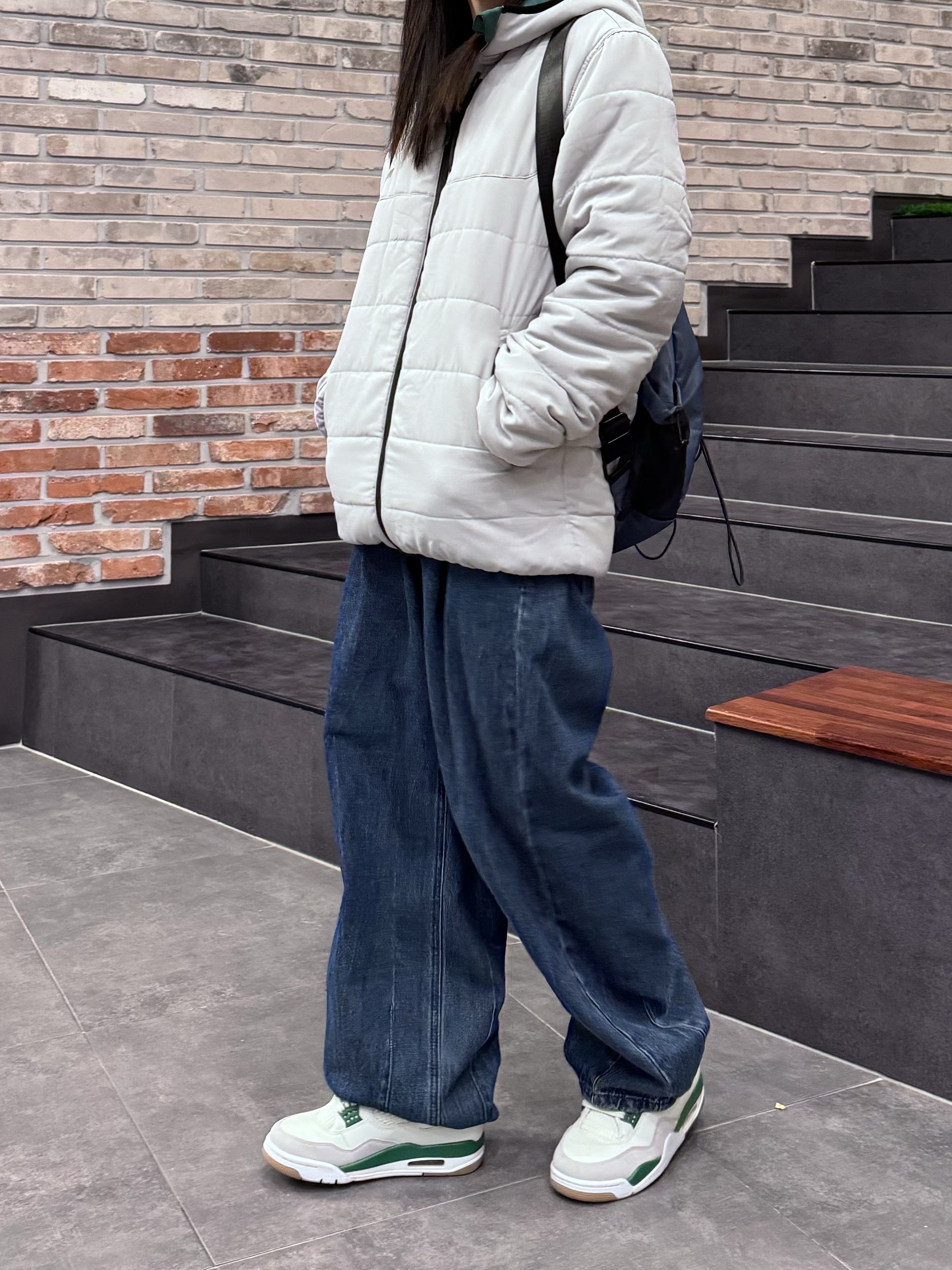 Jordan 4 x Nike SB Retro SP Pine Green, Stussy World Tour LS T-Shirt White 2023 착용 스타일 - 2
