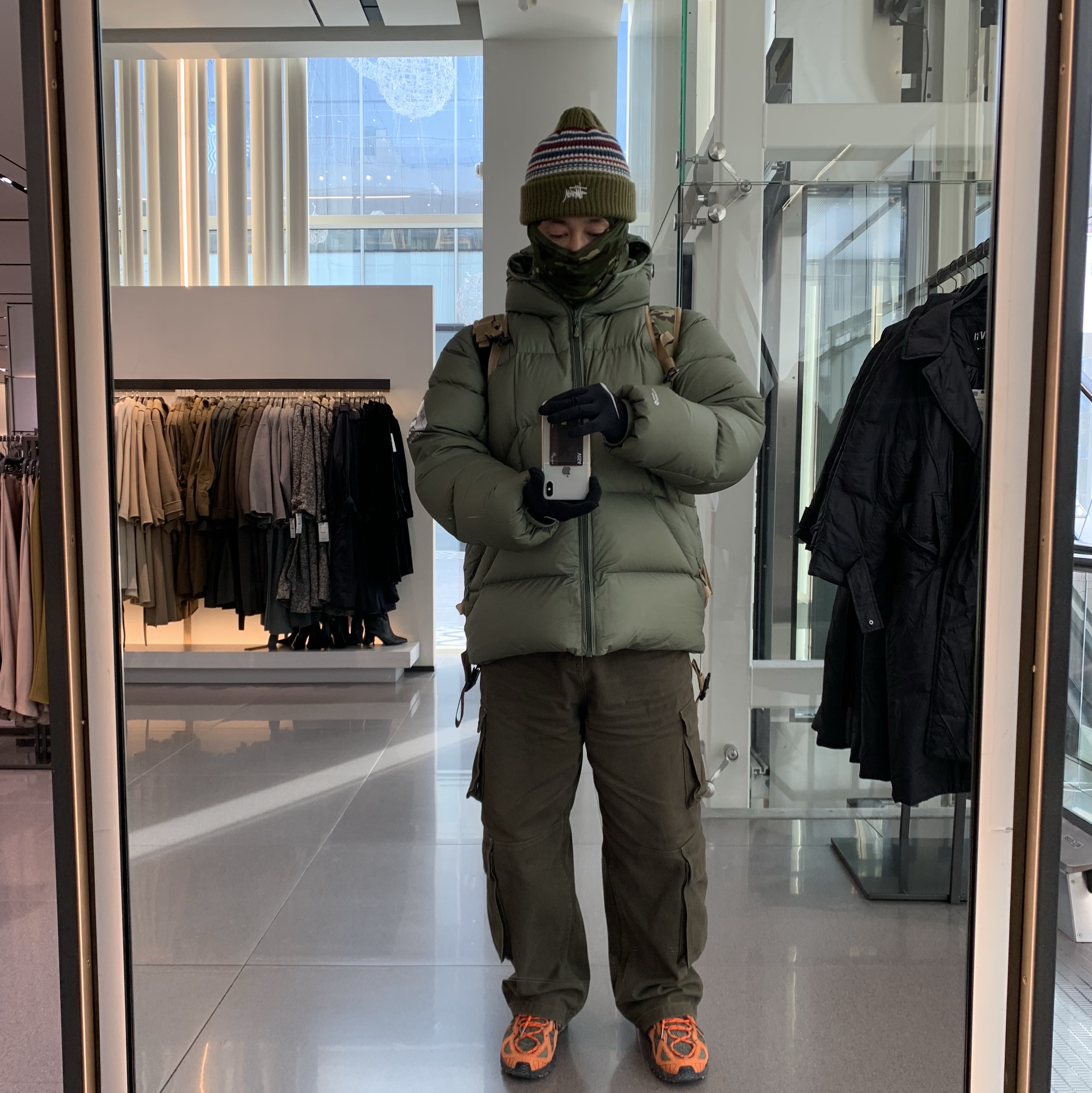 Palace Pertex Frost Balaclava Puffa Olive - 22FW 착용 스타일