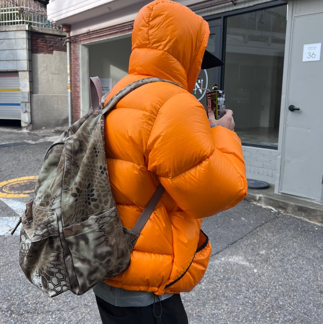 Stussy Canvas Backpack Highlander, Stussy Micro Ripstop Down Parka Orange 착용 스타일
