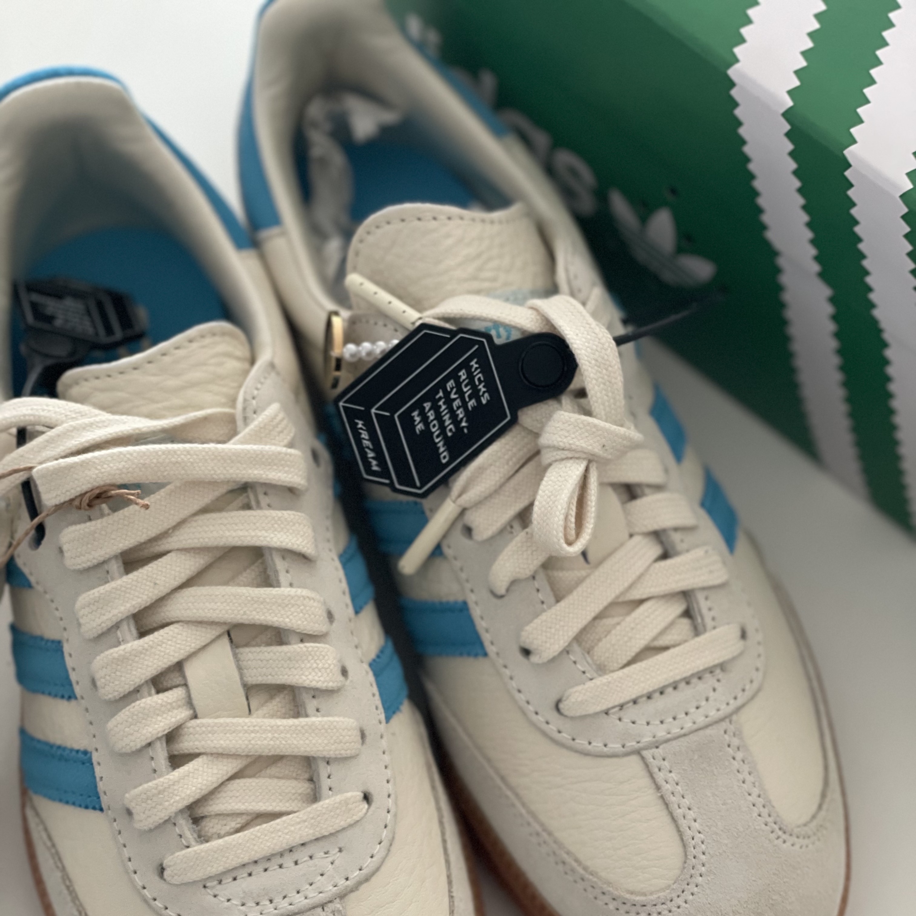 Adidas x Sporty & Rich Samba Cream Blue 착용 스타일 - 5
