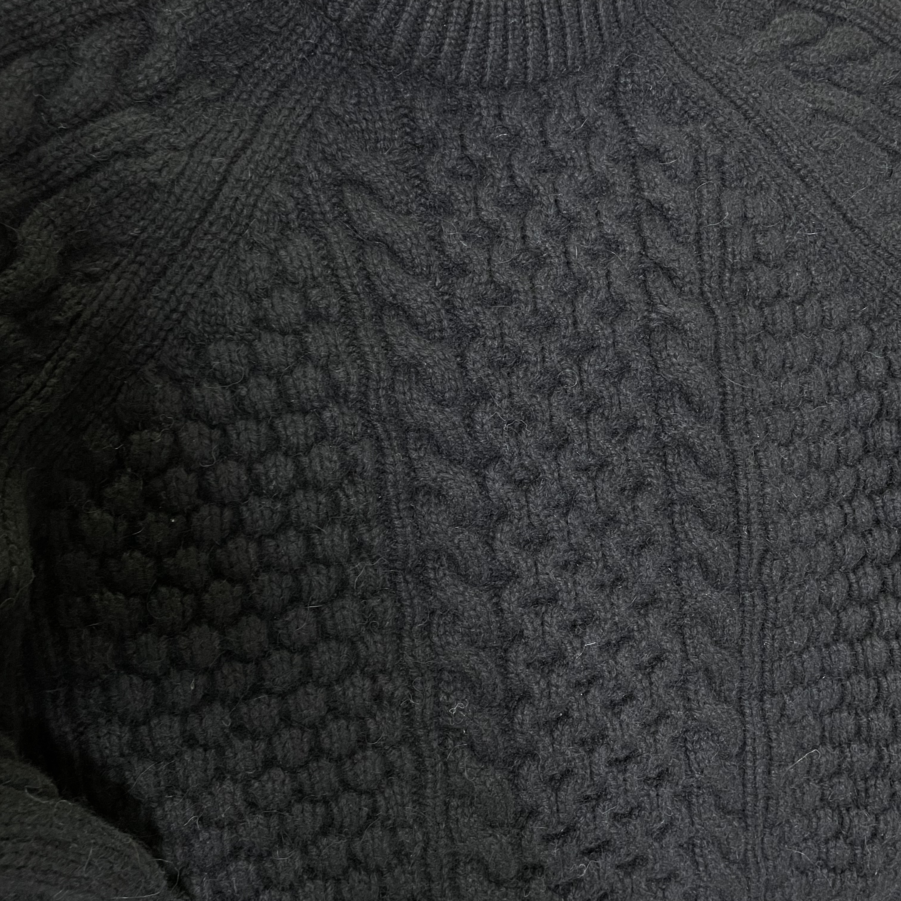 STU Aran Knit Black 착용 스타일 - 1