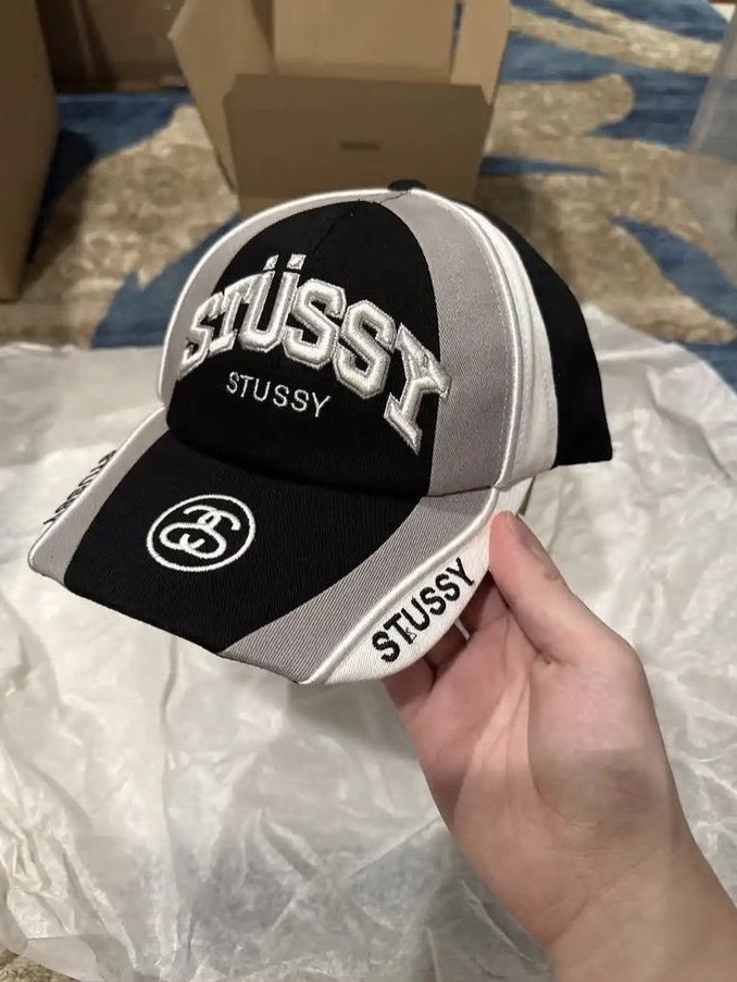 Stussy Souvenir Low Pro Strapback Cap Black 착용 스타일