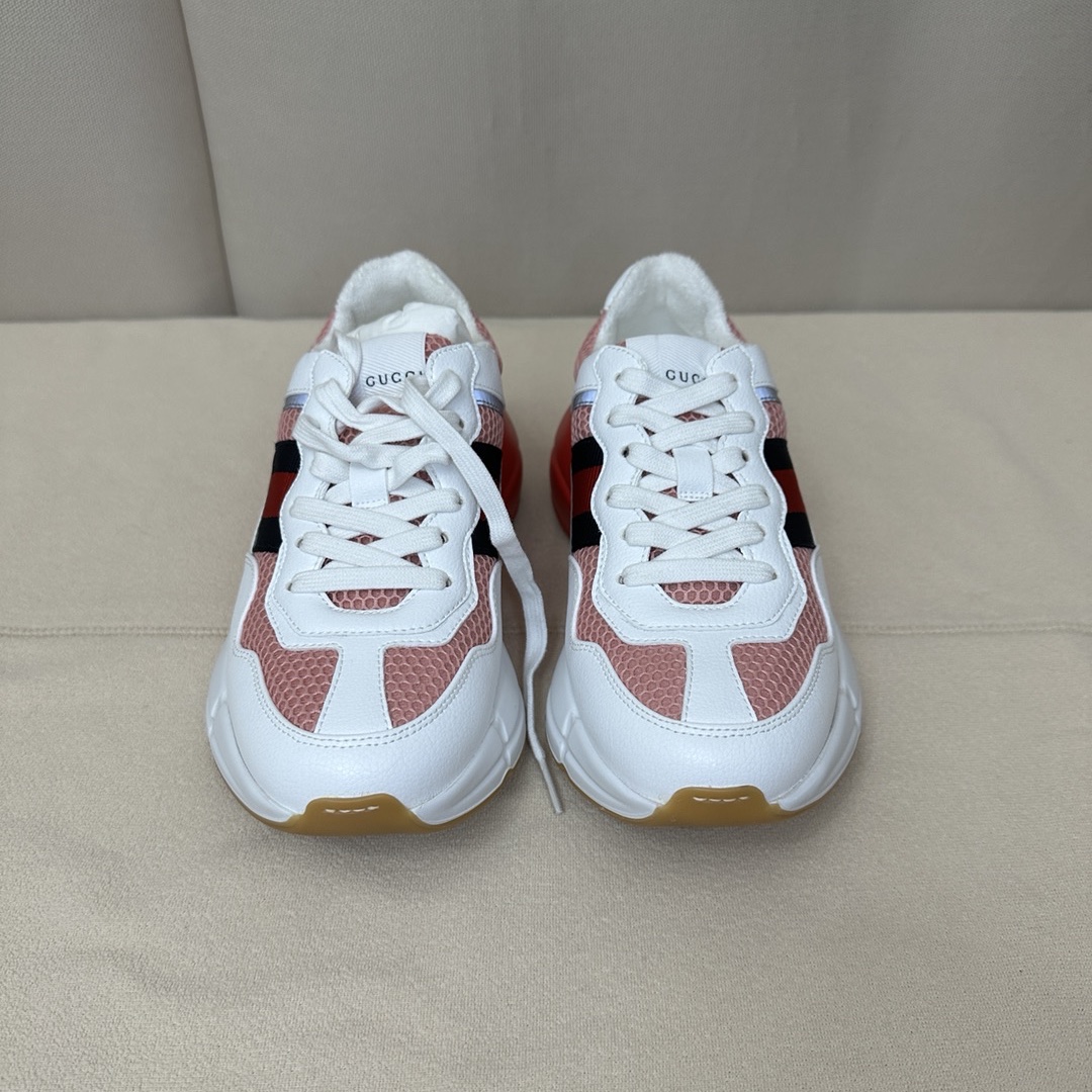(W) Gucci Rhyton Sneaker White Pink 착용 스타일 - 1