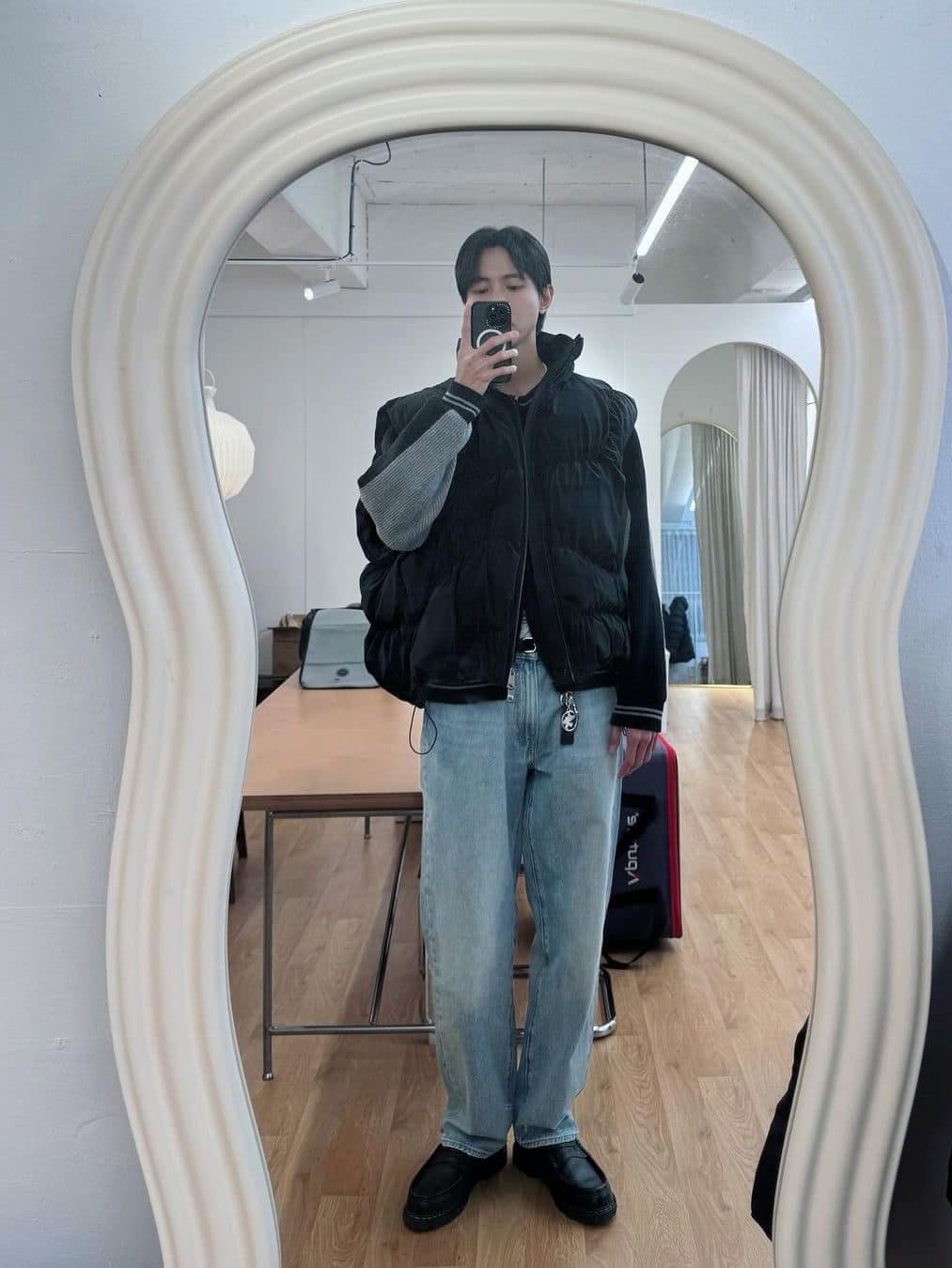 Auralee Selvedge Faded Light Denim Pants Light Indigo - 23AW, Porta Highlight Washed Denim Blue 착용 스타일 - 3