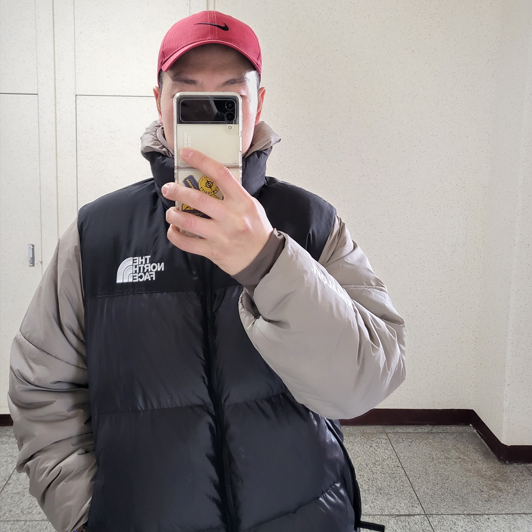The North Face Nuptse On Ball Vest Real Black 착용 스타일