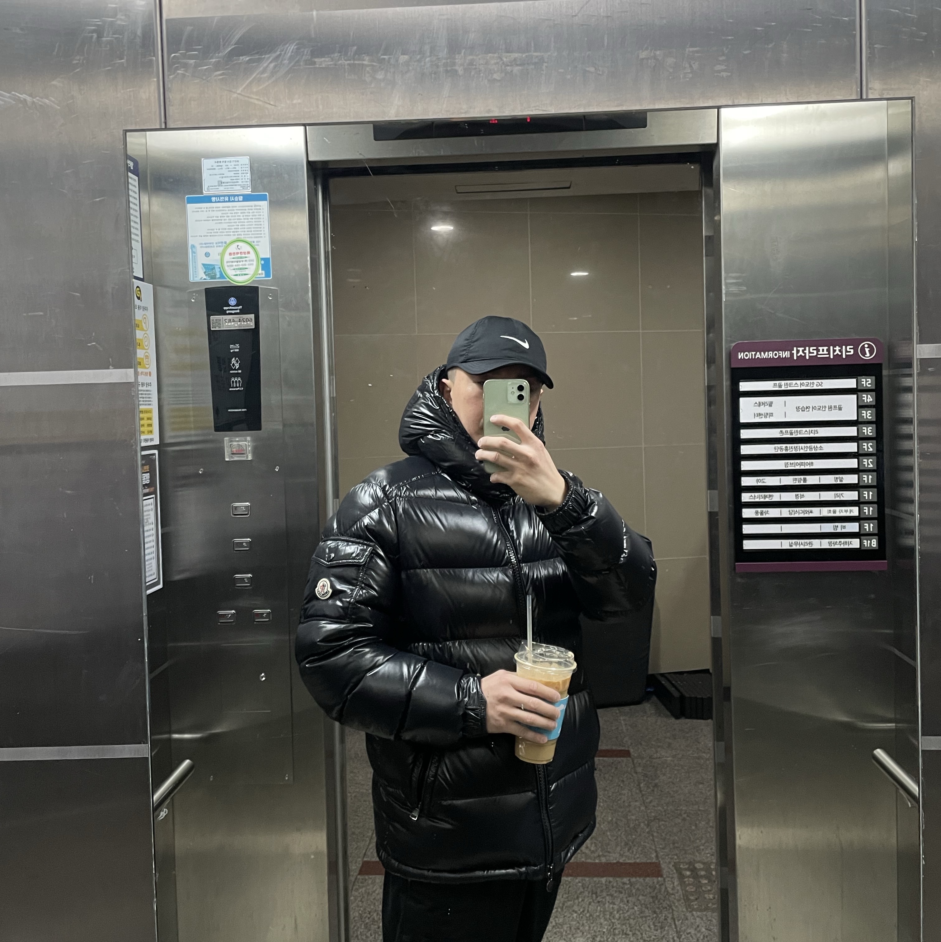 Moncler Maya Short Down Jacket Black - 23FW 착용 스타일
