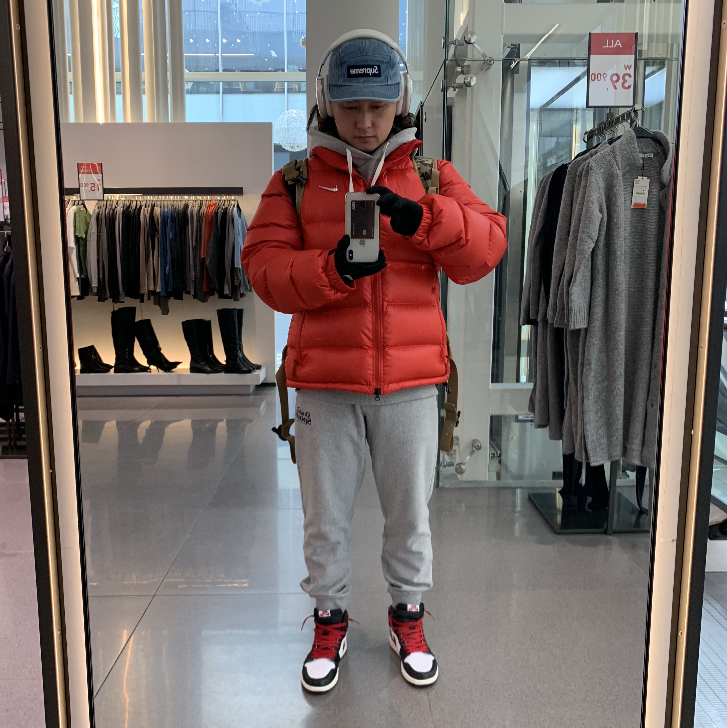 Nike x Drake Nocta Sunset Puffer Jacket Red 착용 스타일
