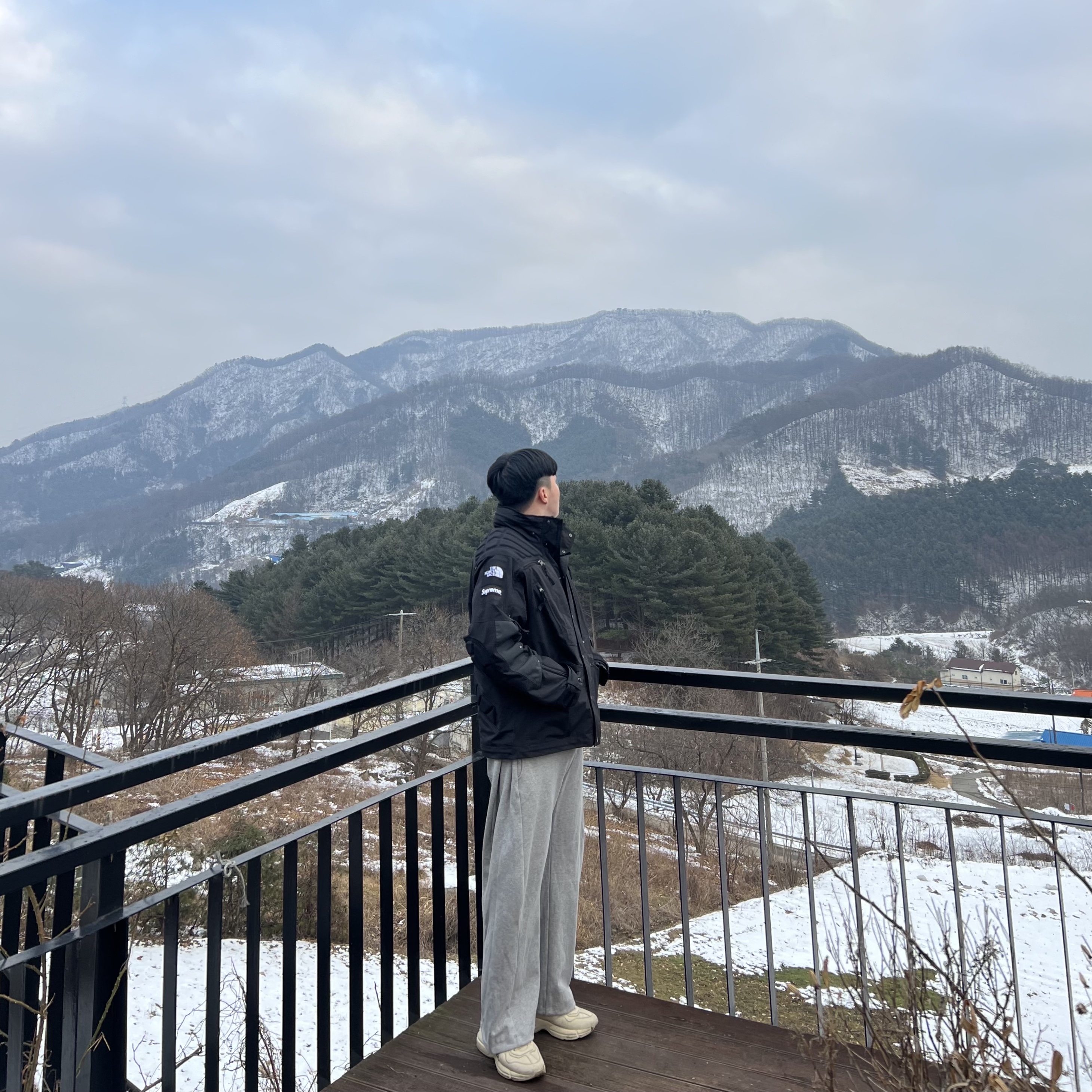 Gucci Rhyton Leather Sneakers Square Logo, Supreme x The North Face Steep Tech Apogee Jacket Black - 22FW 착용 스타일 - 2