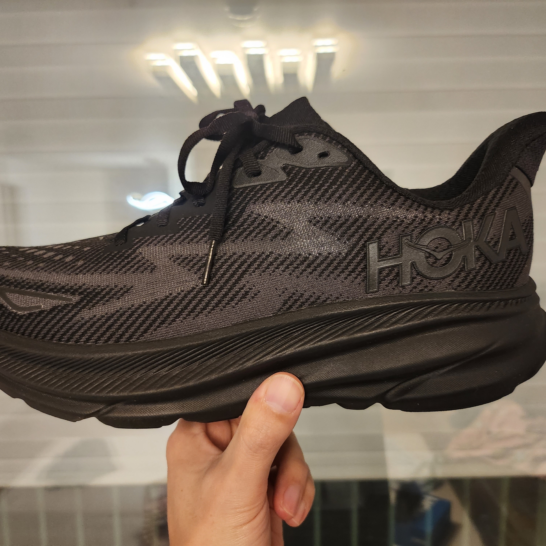 Hoka Clifton 9 Black 착용 스타일