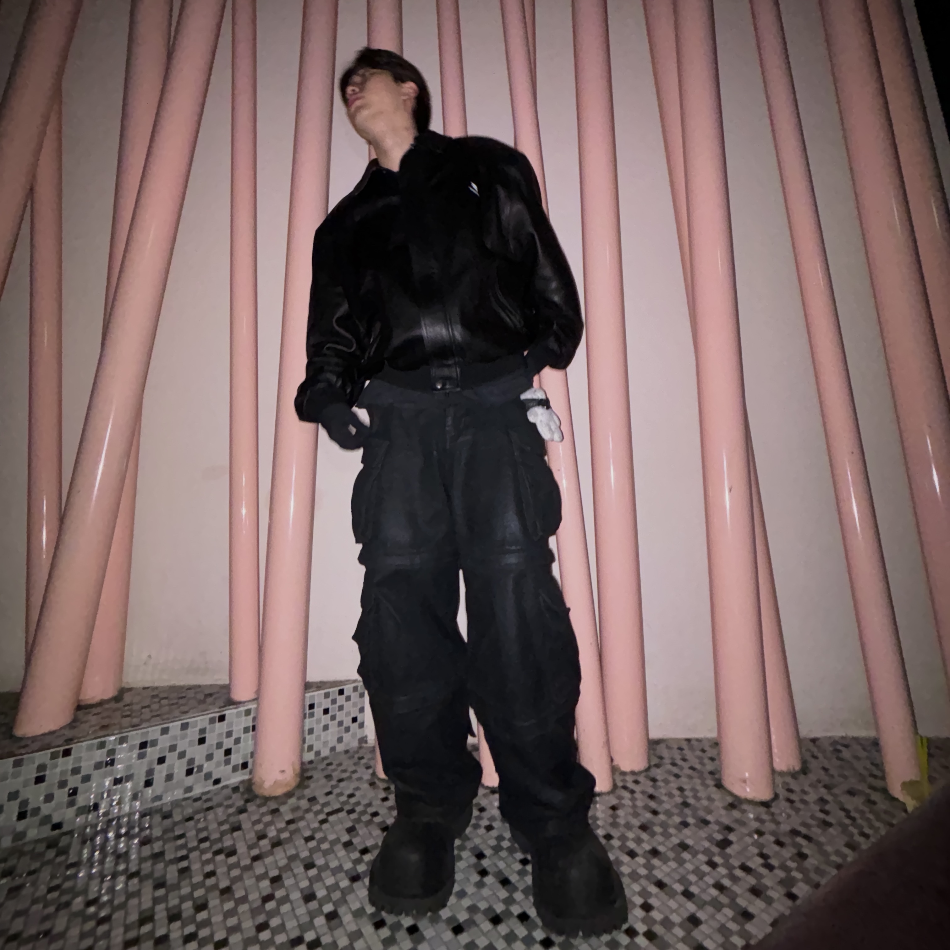 Balenciaga Sporty B Taxi Blouson Black, Arc'teryx Venta Glove Black 착용 스타일 - 6