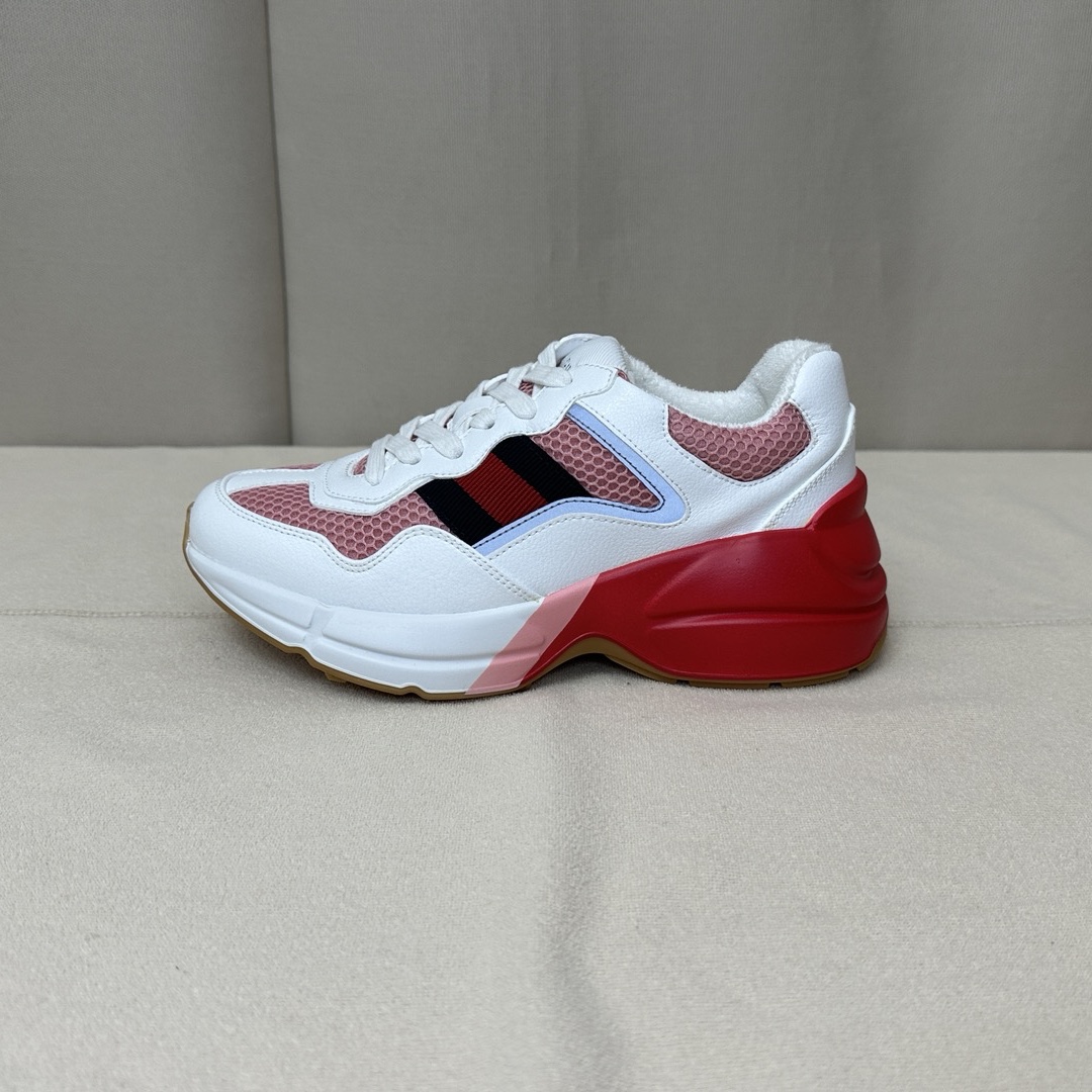 (W) Gucci Rhyton Sneaker White Pink 착용 스타일 - 2