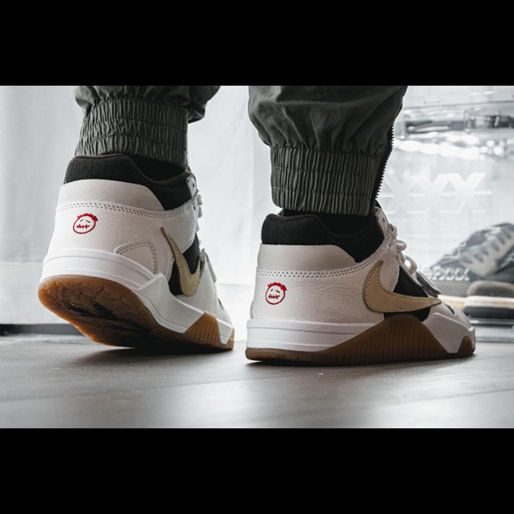 Jordan x Travis Scott Jumpman Jack TR Sail and Dark Mocha 착용 스타일 - 5