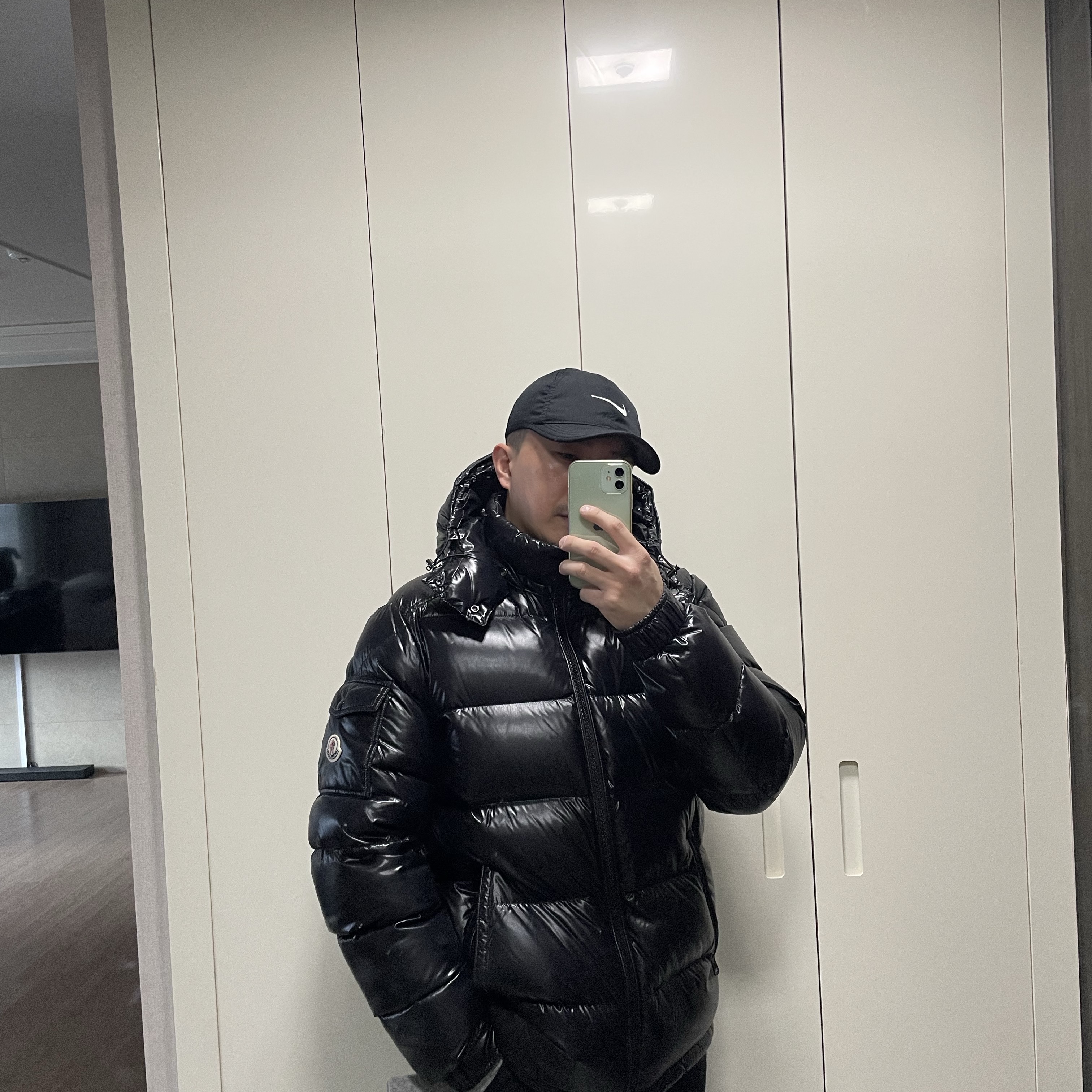 Moncler Maya Short Down Jacket Black - 23FW 착용 스타일 - 1