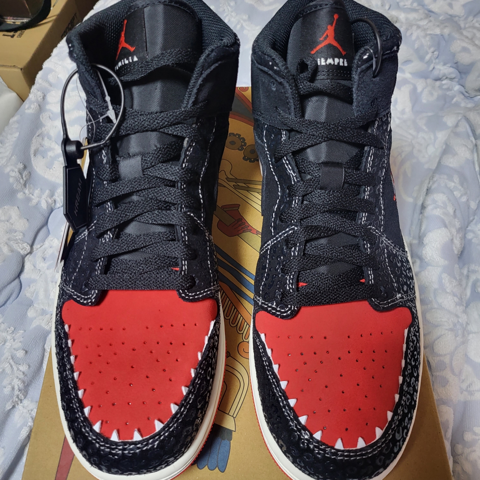 Jordan 1 Mid SE Siempre Familia 착용 스타일 - 1