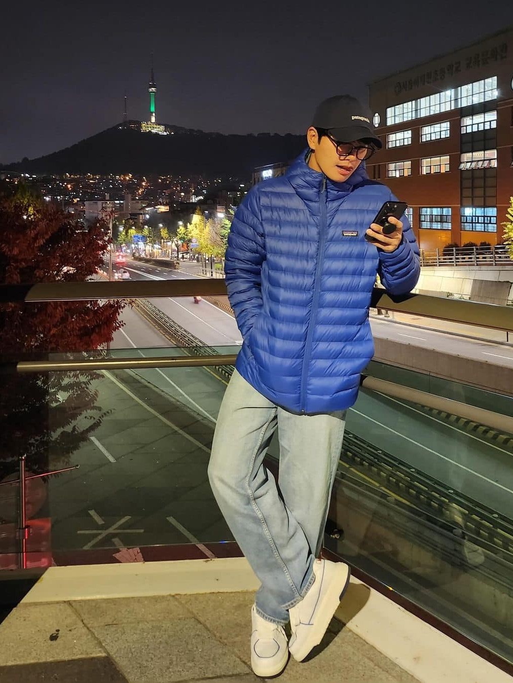 Auralee Selvedge Faded Light Denim Pants Light Indigo - 23AW, Porta Highlight Washed Denim Blue 착용 스타일 - 4