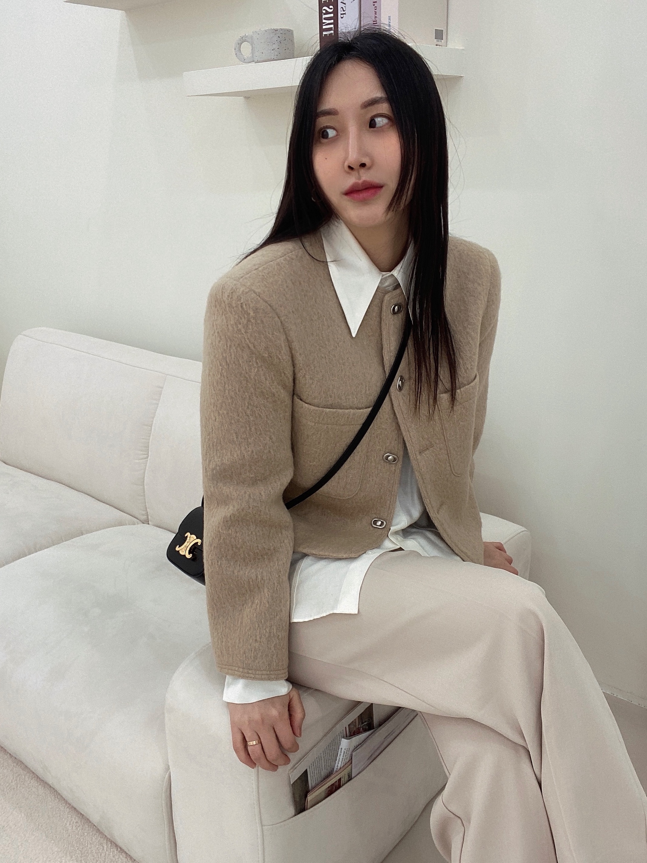 Celine Mini Claude in Shiny Calfskin Black 착용 스타일