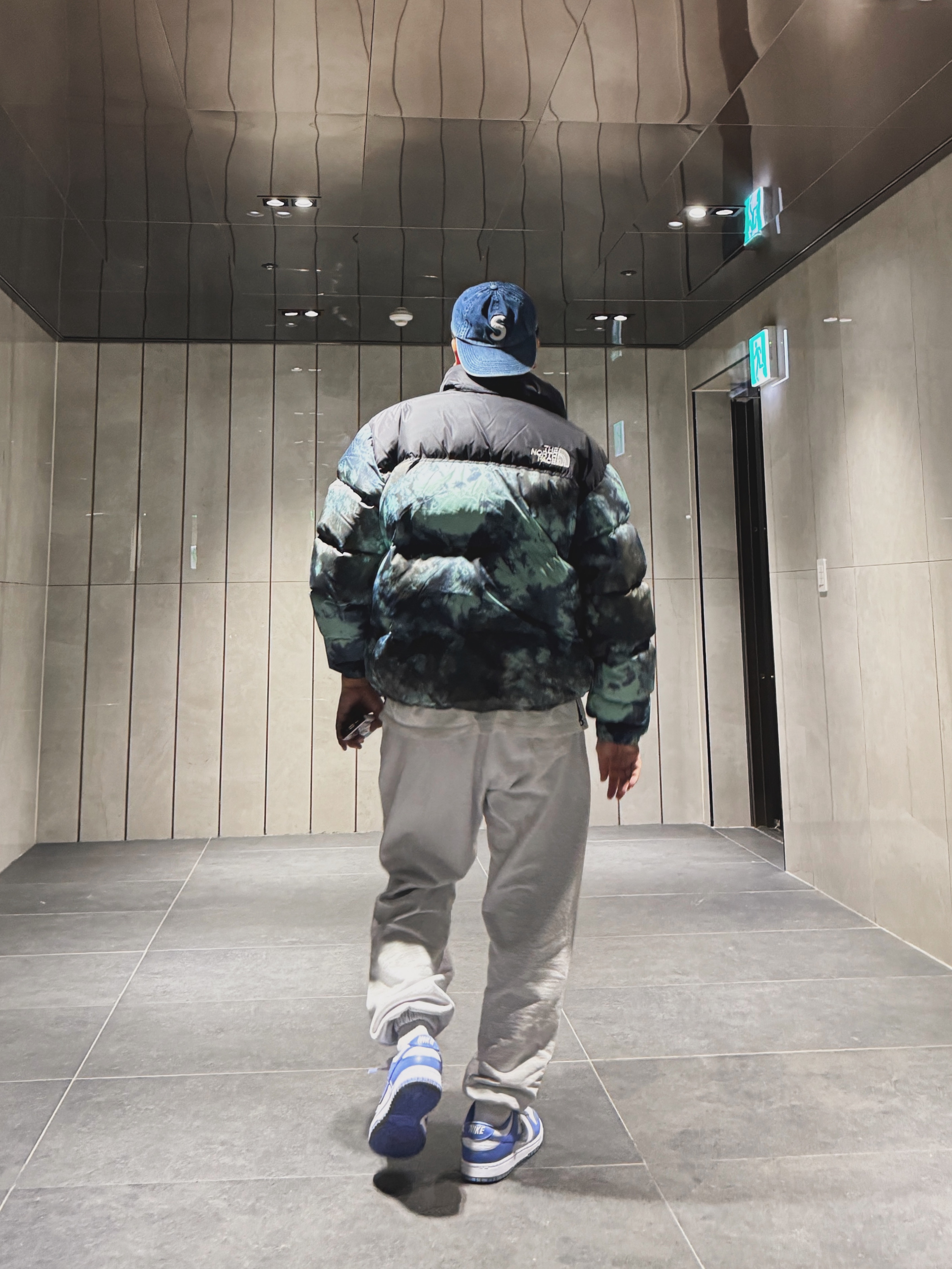 Nike Dunk Low Retro White Polar Blue, The North Face Printed 1996 Retro Nuptse Jacket Ice Blue 착용 스타일