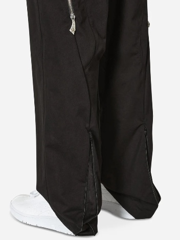 Curated Parade Austin Trousers Black 착용 스타일 - 2