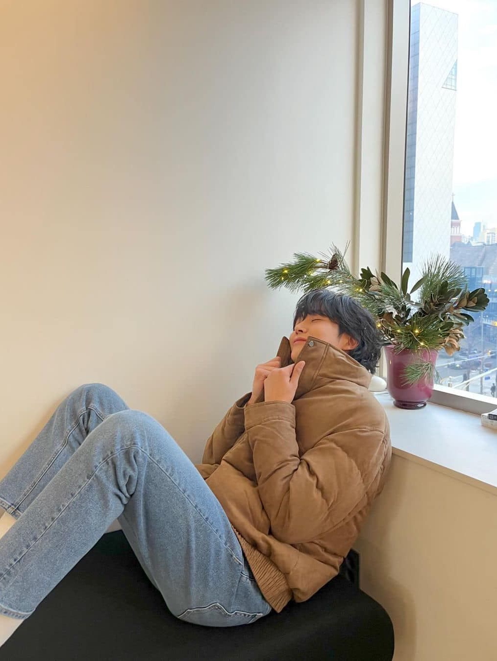Auralee Selvedge Faded Light Denim Pants Light Indigo - 23AW, Porta Highlight Washed Denim Blue 착용 스타일 - 5
