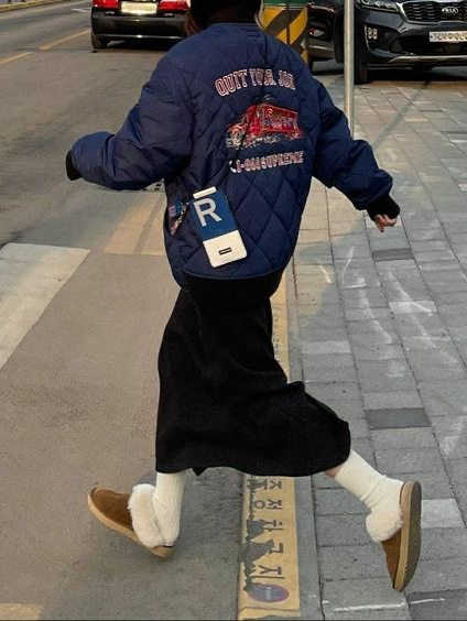 (W) UGG Coquette Slipper Chestnut 착용 스타일