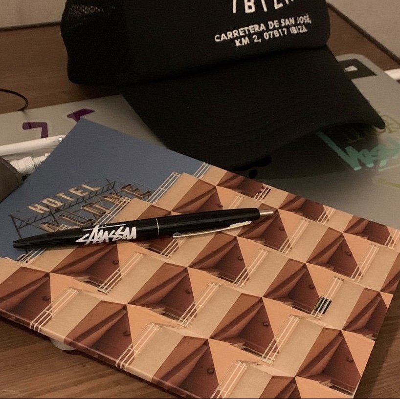 Stussy BIC Clip Pen Black 착용 스타일