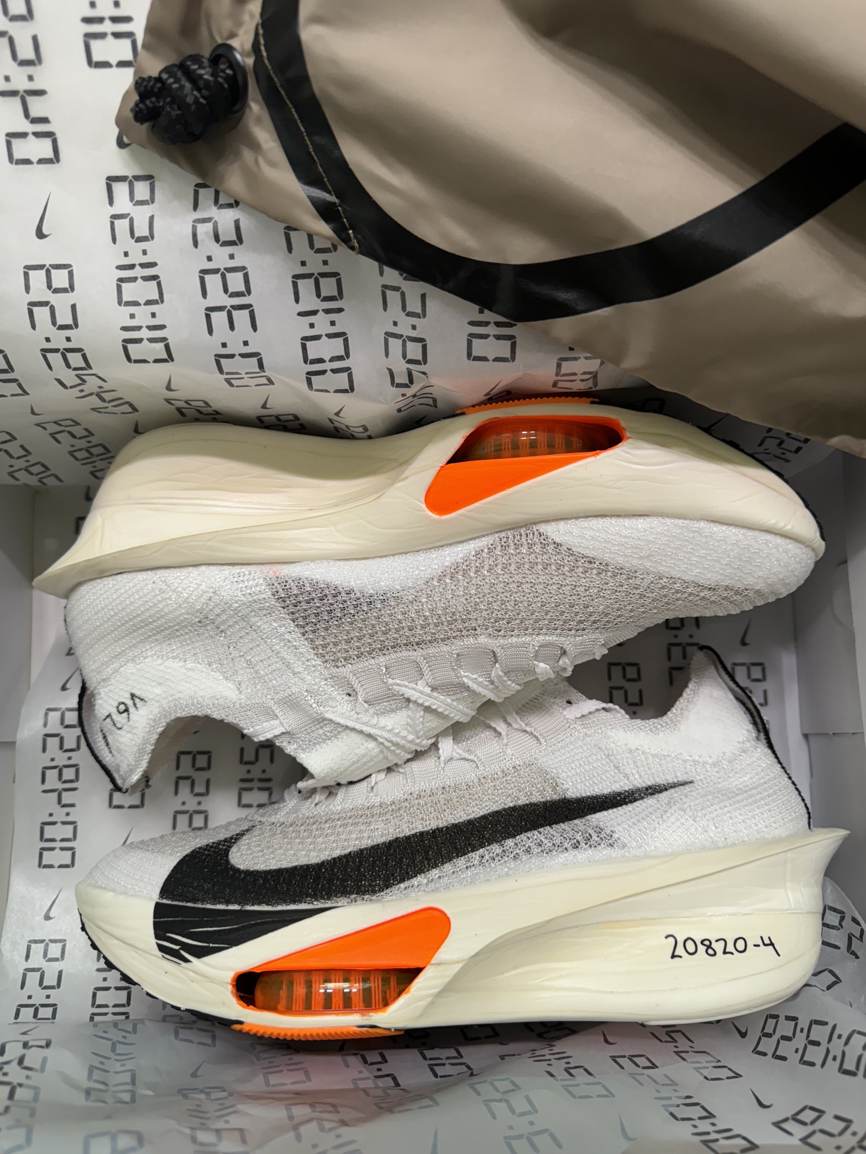 Nike Air Zoom Alphafly Next% 3 Proto White Total Orange 착용 스타일 - 2