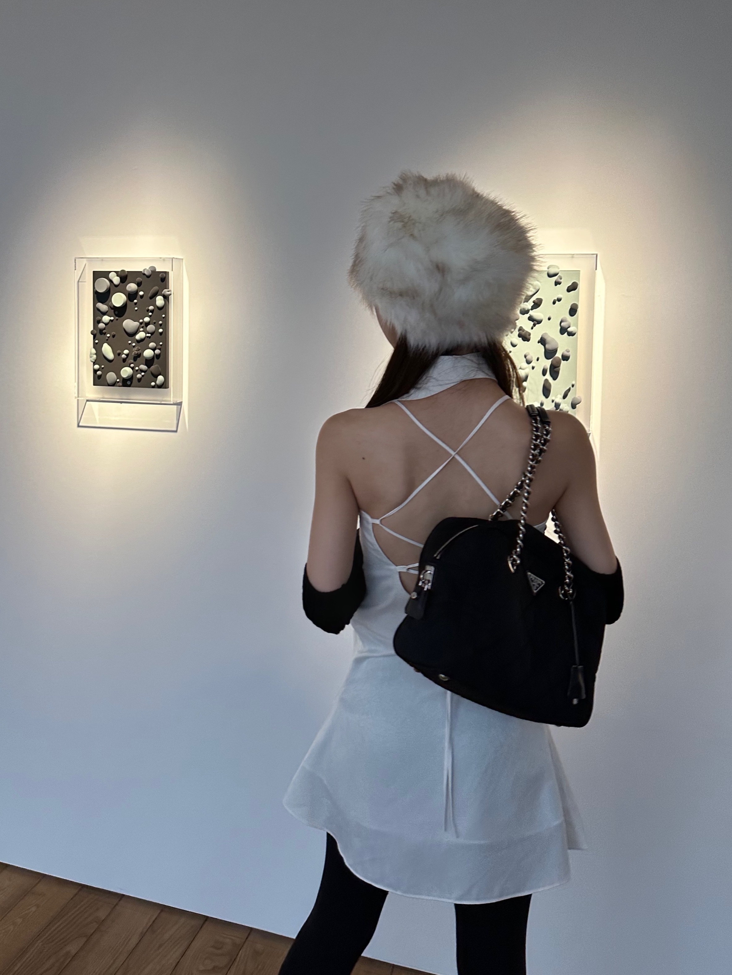 Prada Nylon Quilted Chain Mini Shoulder Bag Black 착용 스타일 - 4