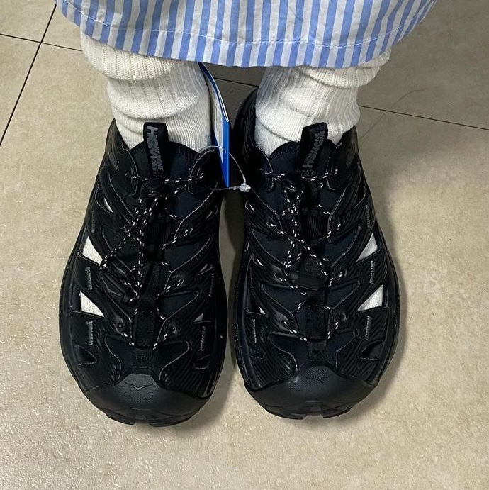 Hoka Hopara Black Castlerock - 24SS 착용 스타일