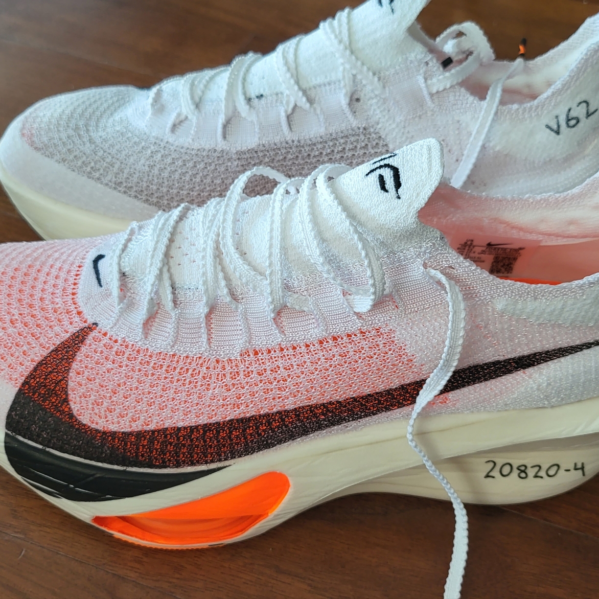 Nike Air Zoom Alphafly Next% 3 Proto White Total Orange 착용 스타일 - 2