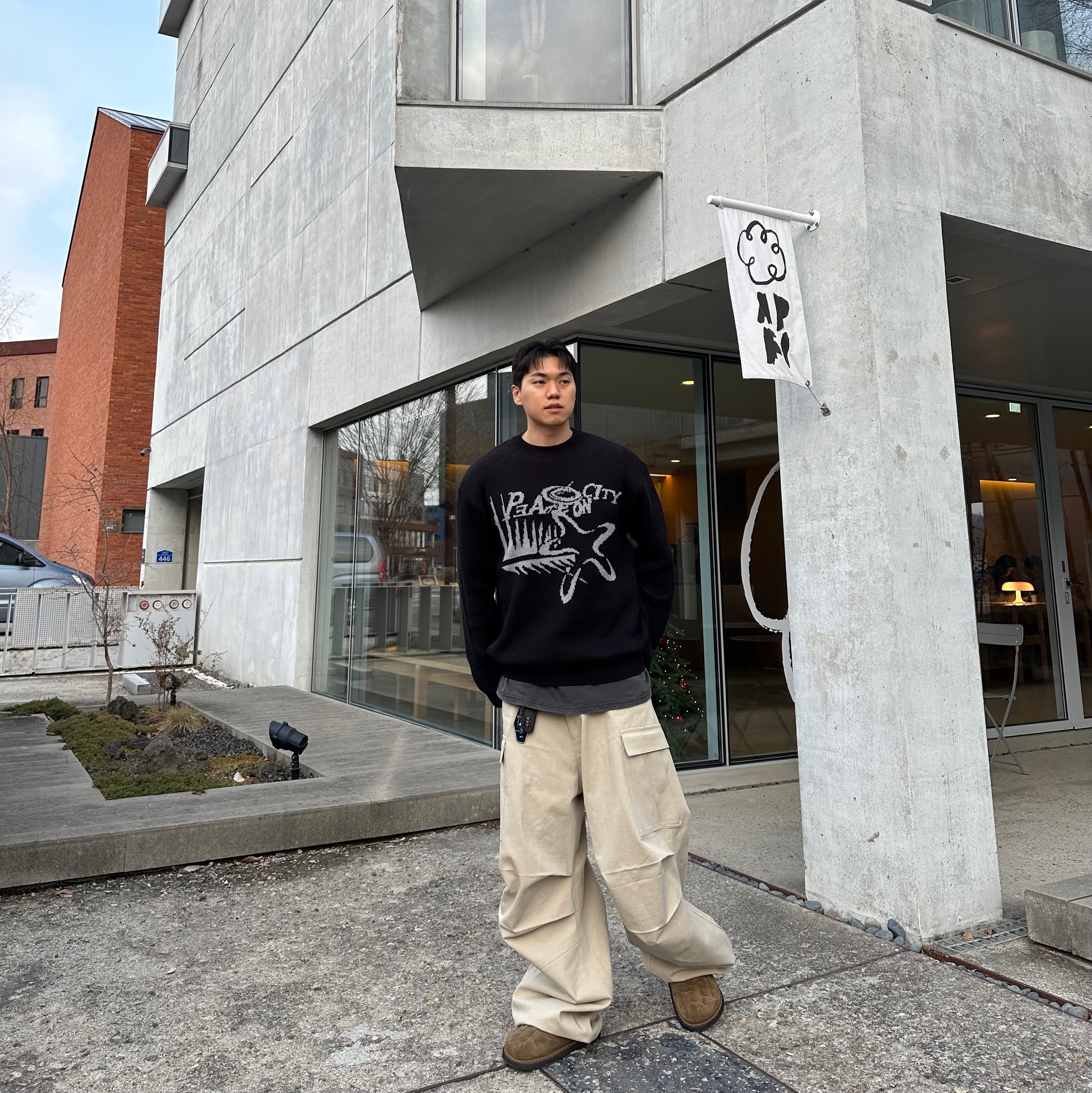 Kinchi x Yiyae Bone Mule Camel, Nonnod Side Zip Cargo Pants Beige 착용 스타일 - 1
