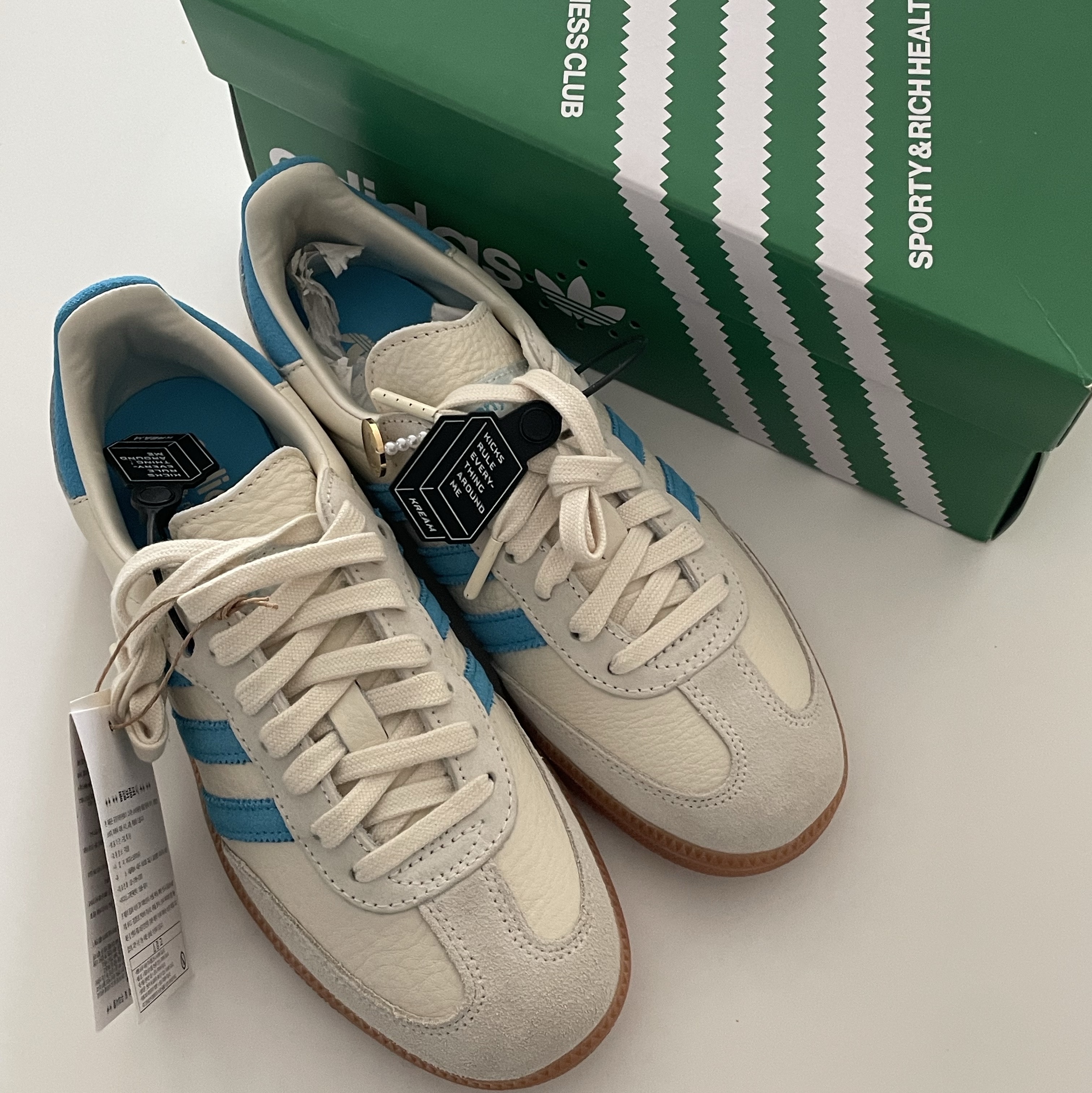 Adidas x Sporty & Rich Samba Cream Blue 착용 스타일 - 3