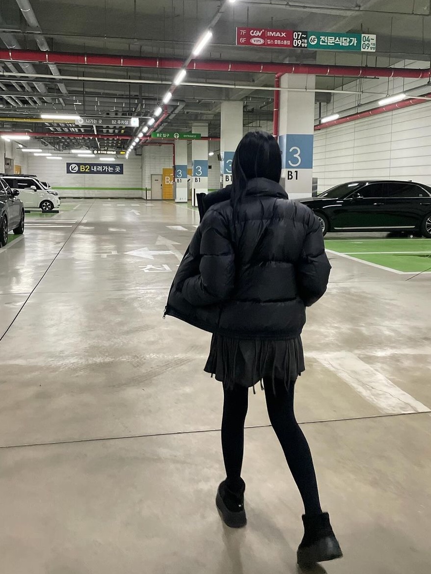 [KREAM 단독] Safarispot Women 1/2 Basic Safari Down Jacket Black, [KREAM 단독] Safarispot Basic Safari Down Jacket Black 착용 스타일