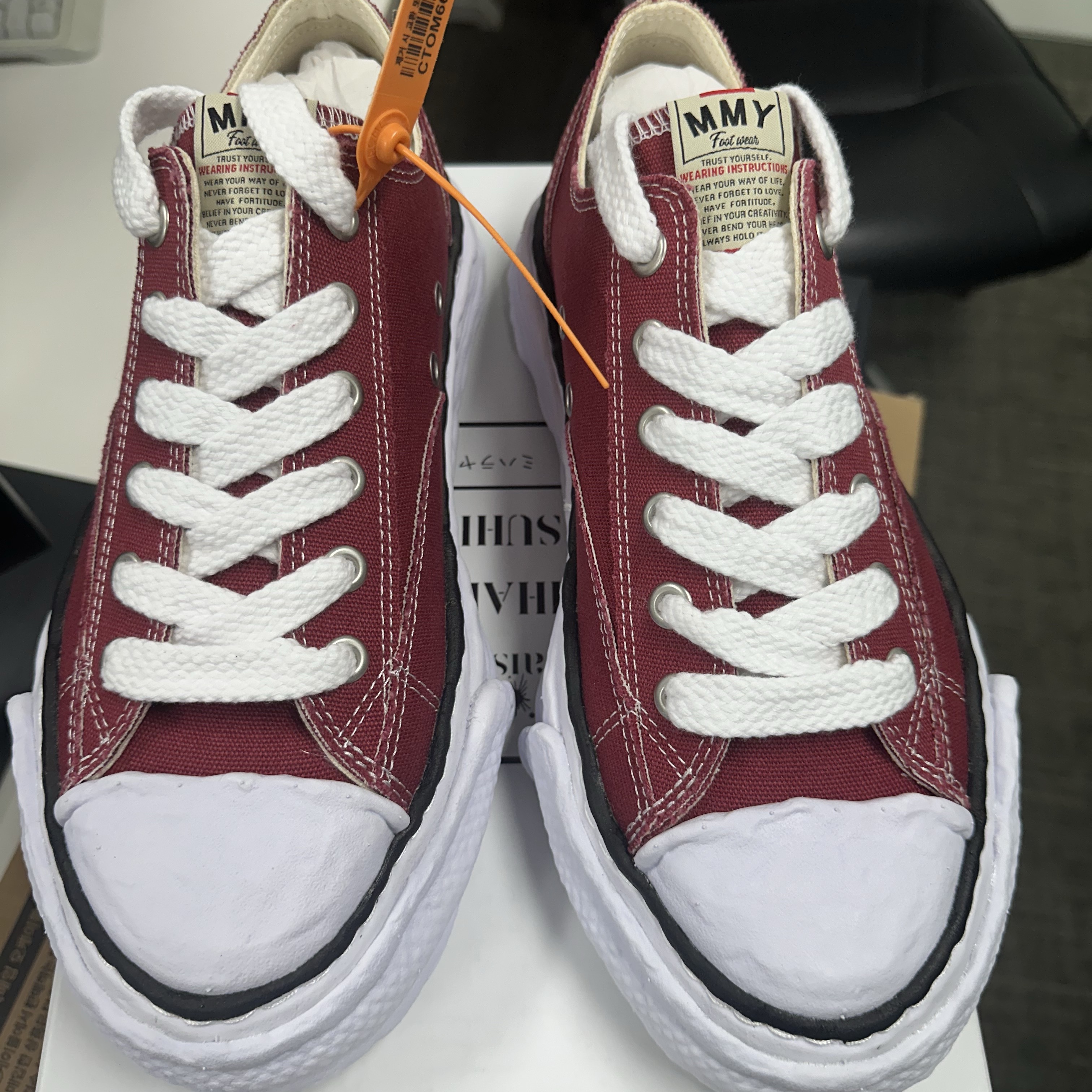 Maison Mihara Yasuhiro Peterson23 OG Sole Canvas Low-top Sneakers Bordeaux 착용 스타일 - 2