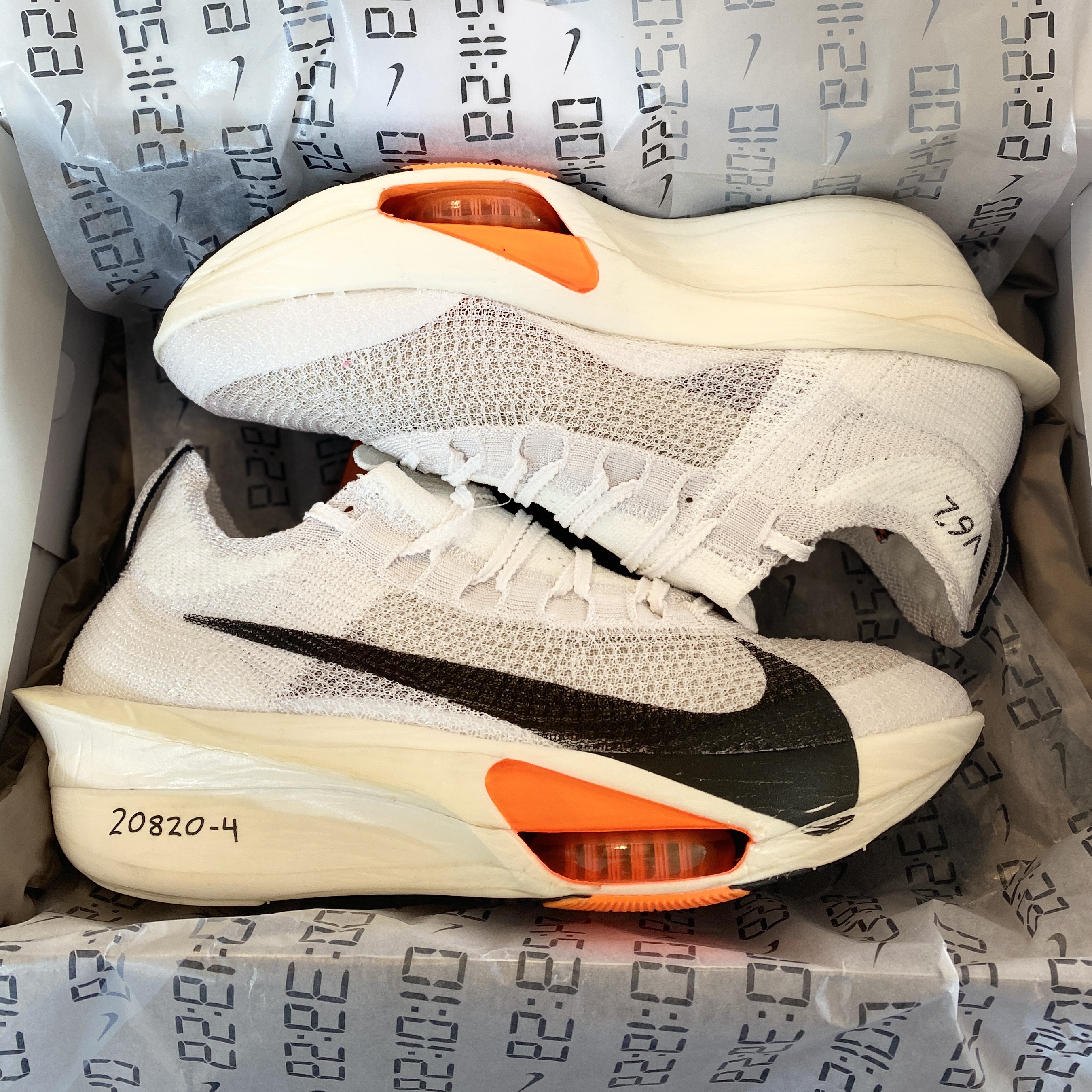 Nike Air Zoom Alphafly Next% 3 Proto White Total Orange 착용 스타일