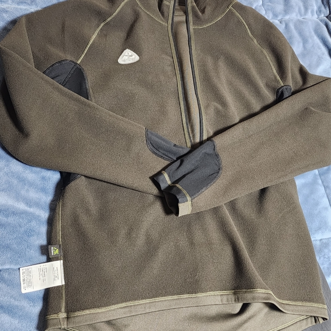 Nike ACG Oregon Series Reissue Polartec Top Cargo Khaki - Asia, Nike ACG Trail Pants Dark Smoke Grey - Asia 착용 스타일 - 2