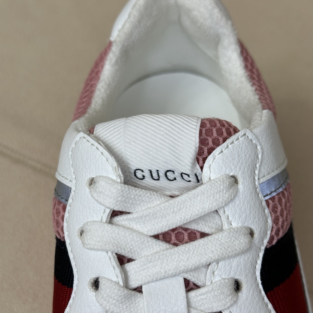 (W) Gucci Rhyton Sneaker White Pink 착용 스타일 - 5
