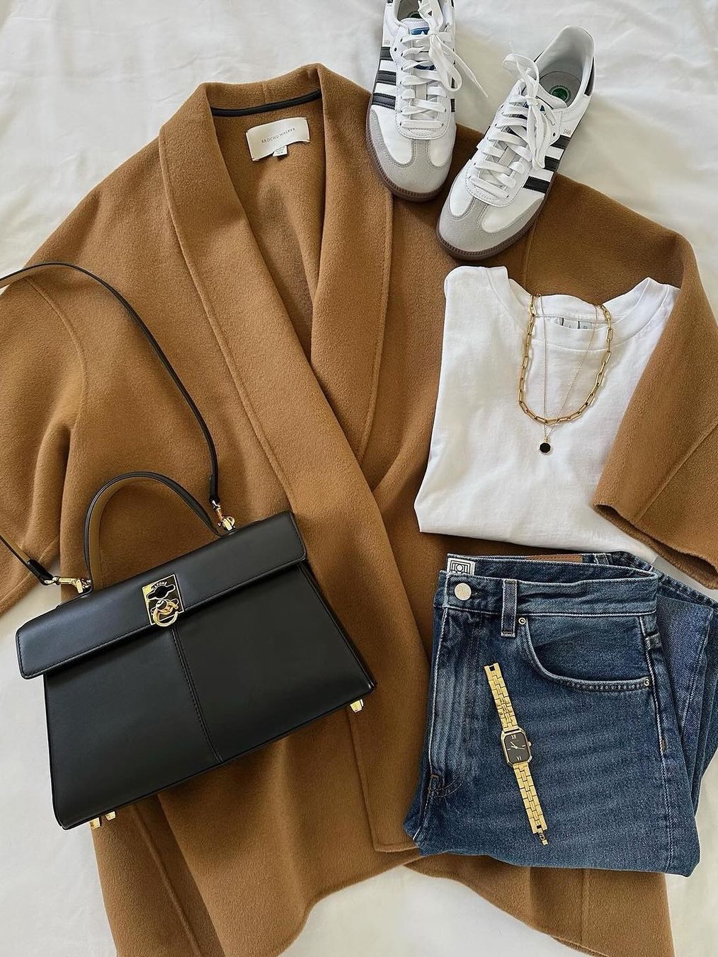 (W) Toteme Signature Wool Cashmere Coat Camel, (W) UGG Classic Ultra Mini Platform Boots Chestnut 착용 스타일 - 6