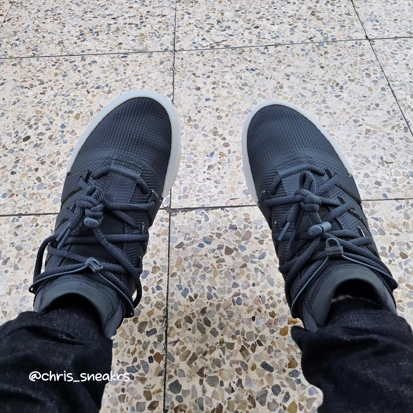 Adidas x Fear of God Athletics I Basketball Carbon 착용 스타일 - 2