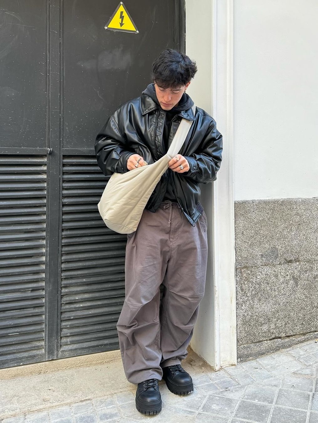 Full of Ssun Gunpocket Leather Jacket Brown, Full of Ssun Gunpocket Leather Jacket Grey 착용 스타일 - 4