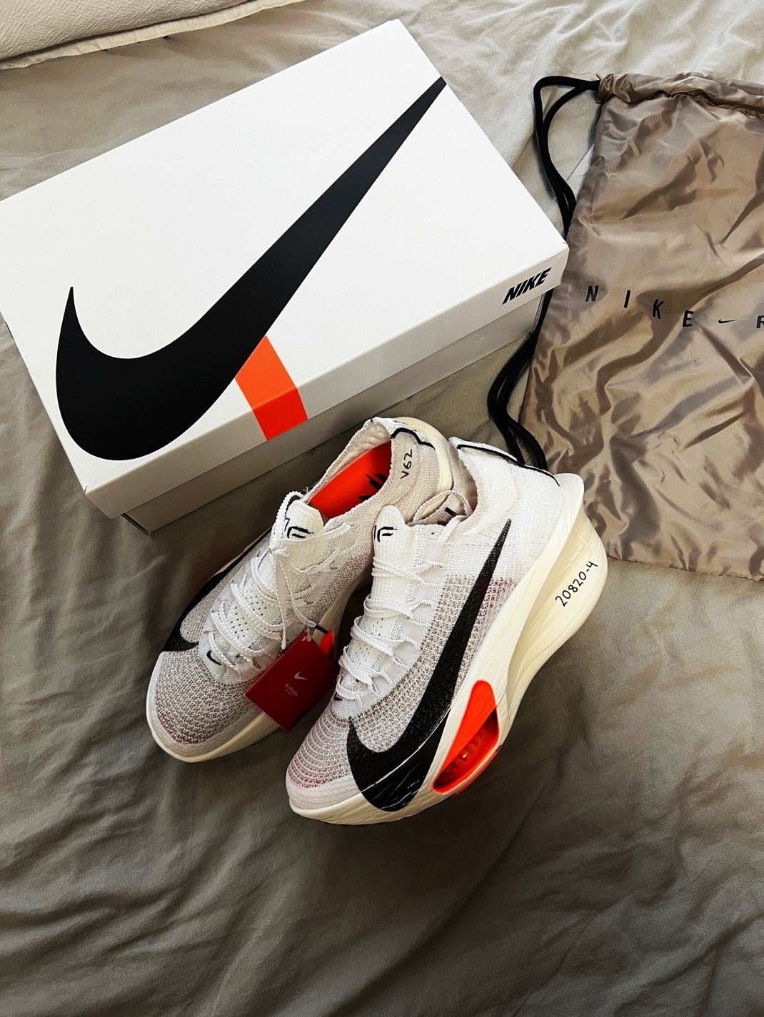 Nike Air Zoom Alphafly Next% 3 Proto White Total Orange 착용 스타일