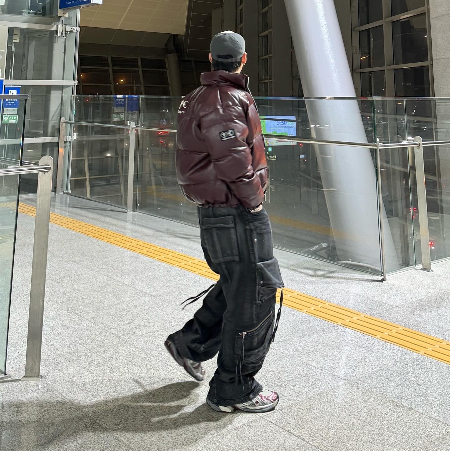 (W) Balenciaga Runner Sneakers Grey Burgundy, Thug Club Leather Puffer Jacket Purple 착용 스타일 - 4