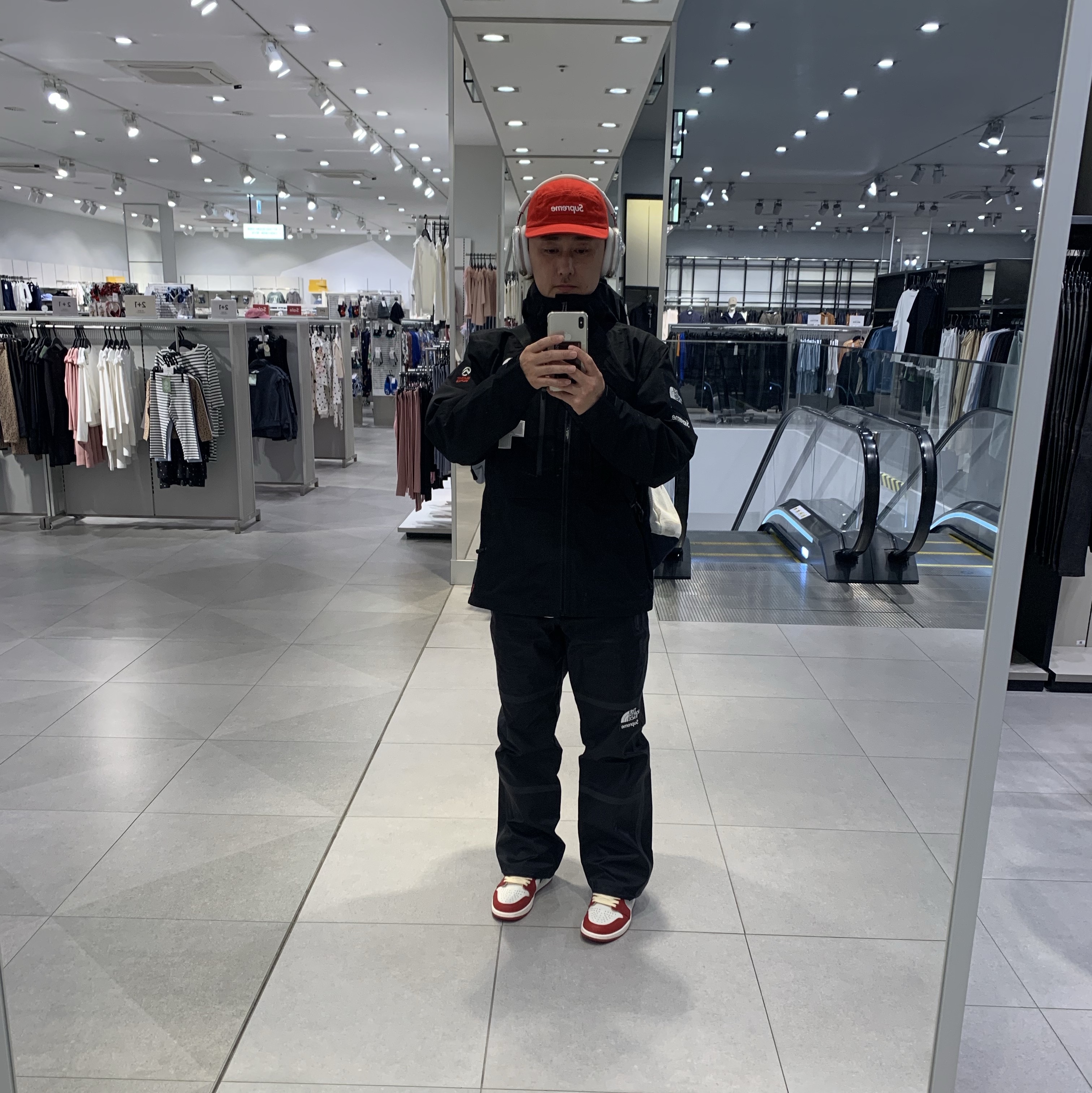Supreme x The North Face Summit Series Rescue Mountain Pro Jacket Black - 22SS 착용 스타일