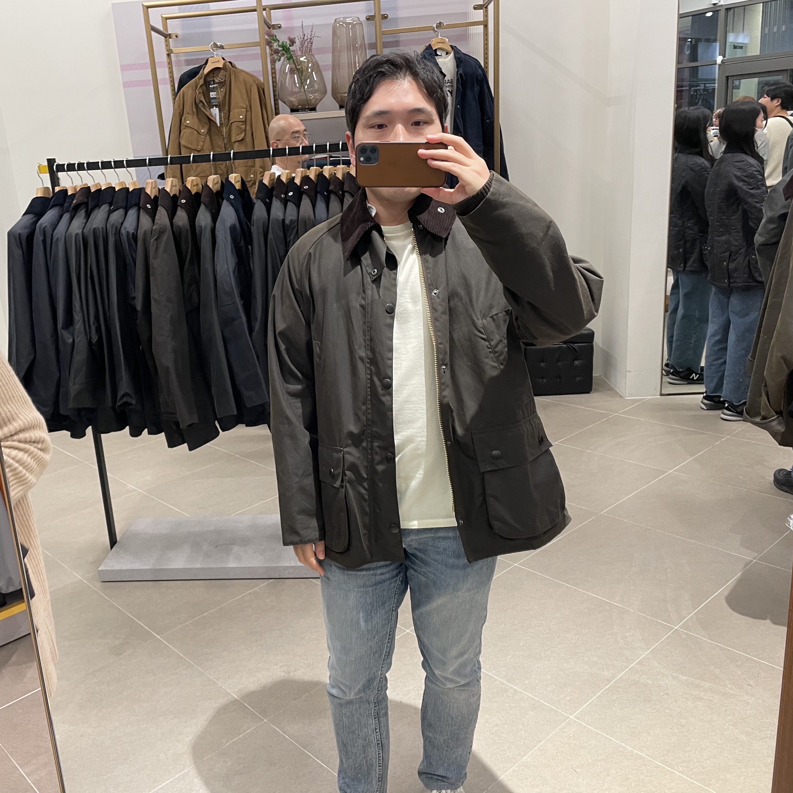 Barbour Bedale Wax Jacket Sage 착용 스타일 - 2