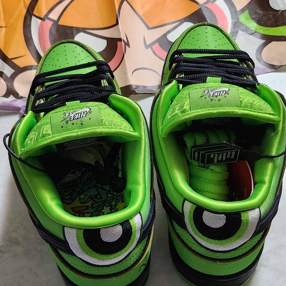 Nike x The Powerpuff Girls SB Dunk Low Pro QS Buttercup, Nike x Peaceminusone Kwondo1 Black and White 착용 스타일 - 2